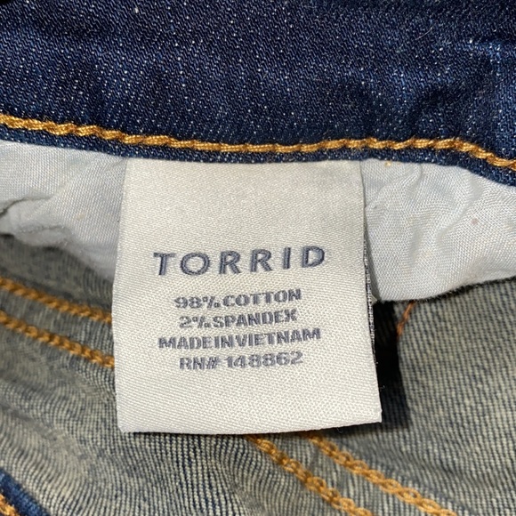 TORRID Distressed Stretch Jean Shorts Sz 24 Blue Stars Red White Stripe 4th July - Picture 4 of 6